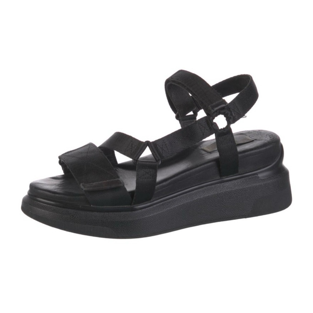 Chic Black Platform Sandals